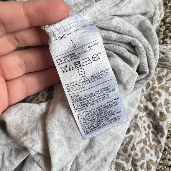 Old navy size L Leopard Print Women's Top - Picture 4 of 4